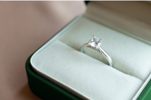 Comparing Cushion vs. Princess Cut Diamond Engagement Rings: Find the Perfect Shape for Your Style