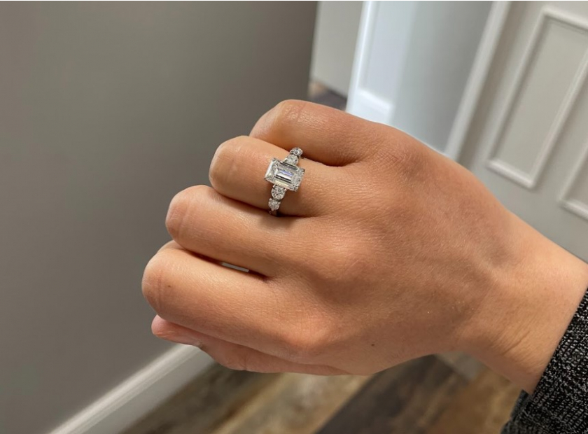 If you take your Engagement Ring off, PUT IT IN A SAFE PLACE! 👏🏻 .  Regardless of how well its made, your ring is still a fine piece... |  Instagram
